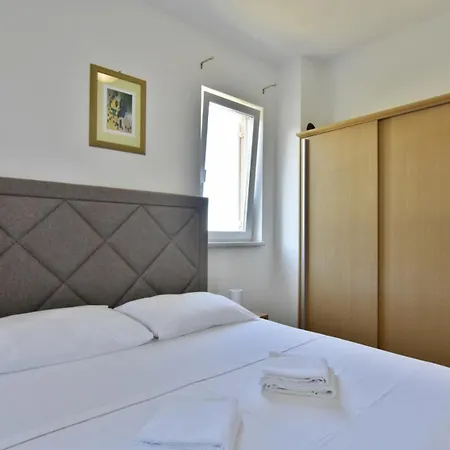 With A Parking Space Dajla, Novigrad - 22735 Apartment Dajla